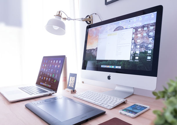 Exemplos de web design responsivo em diferentes dispositivos